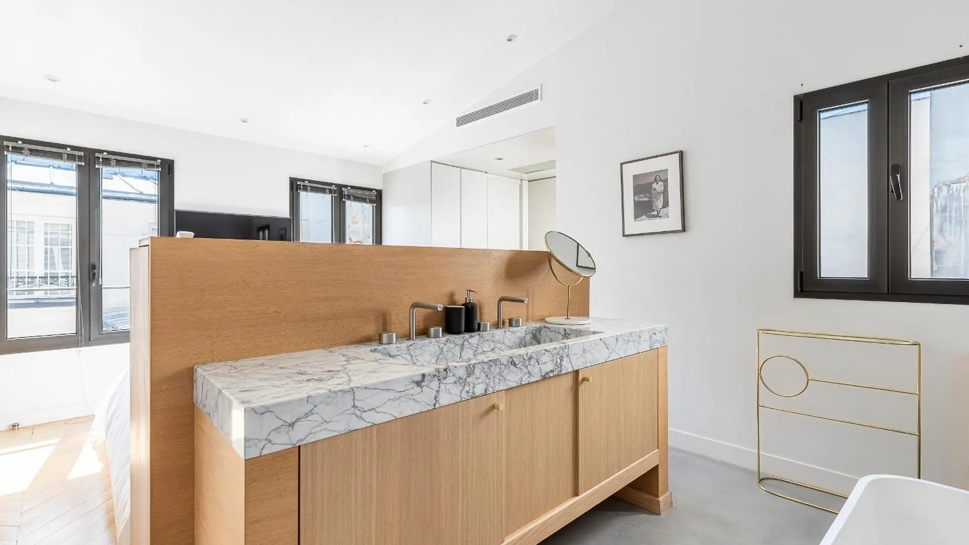 Luxury Flat With Ac 