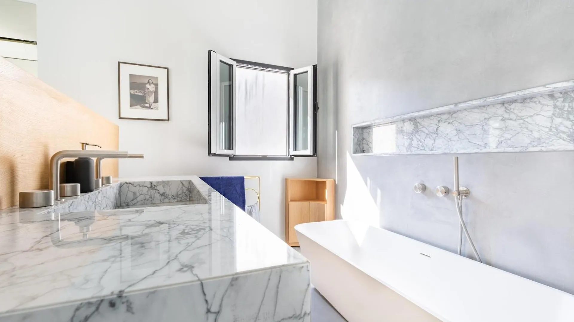 Luxury Flat With Ac 