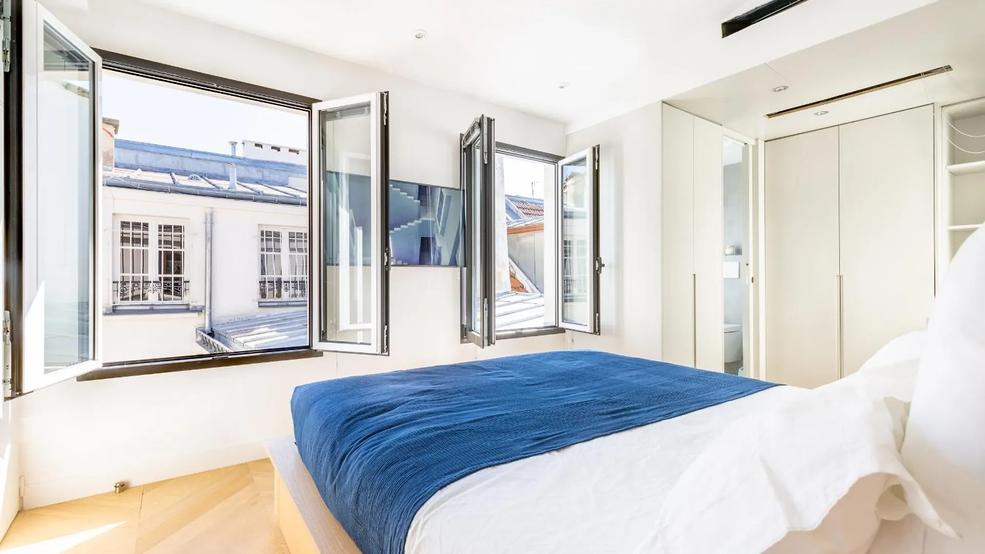 Luxury Flat With Ac 