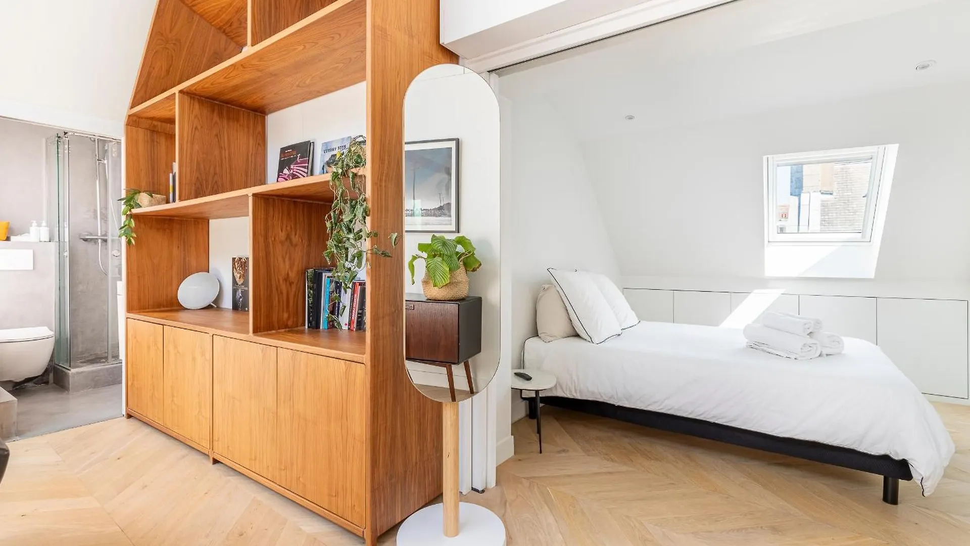 Luxury Flat With Ac 